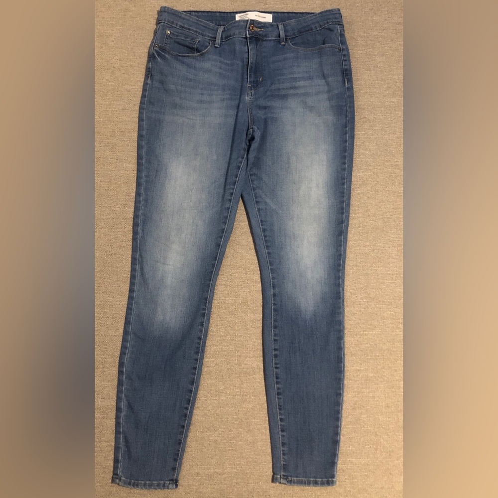 Levi’s Mid Rise Skinny Size 14L W32 L32
